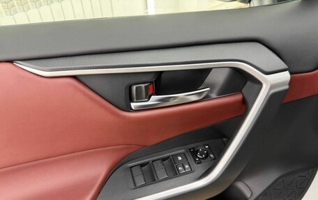 Toyota RAV4, 2021 год, 4 197 000 рублей, 28 фотография