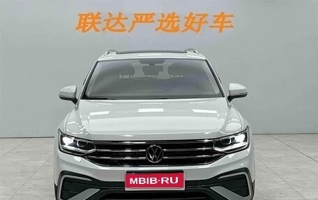 Volkswagen Tiguan II, 2023 год, 2 320 000 рублей, 2 фотография