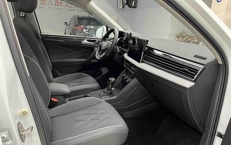 Volkswagen Tiguan II, 2023 год, 2 320 000 рублей, 15 фотография