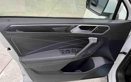 Volkswagen Tiguan II, 2023 год, 2 320 000 рублей, 18 фотография
