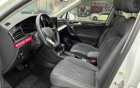 Volkswagen Tiguan II, 2023 год, 2 320 000 рублей, 19 фотография