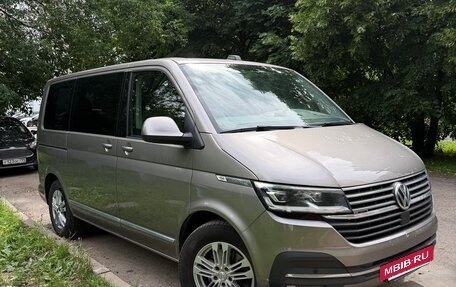 Volkswagen Multivan T6 рестайлинг, 2020 год, 6 000 000 рублей, 2 фотография