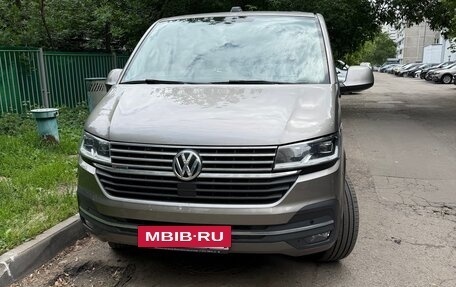 Volkswagen Multivan T6 рестайлинг, 2020 год, 6 000 000 рублей, 4 фотография