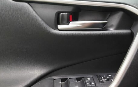 Toyota RAV4, 2019 год, 3 170 000 рублей, 19 фотография