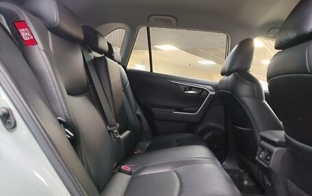 Toyota RAV4, 2019 год, 3 170 000 рублей, 14 фотография