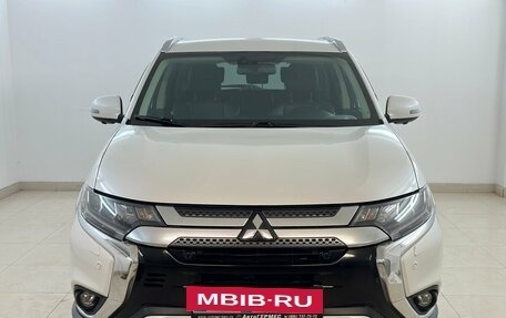 Mitsubishi Outlander III рестайлинг 3, 2018 год, 2 370 000 рублей, 2 фотография