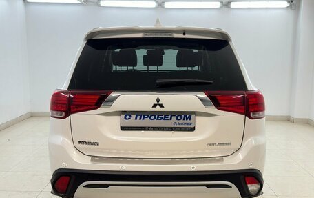 Mitsubishi Outlander III рестайлинг 3, 2018 год, 2 370 000 рублей, 3 фотография