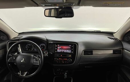 Mitsubishi Outlander III рестайлинг 3, 2018 год, 2 370 000 рублей, 5 фотография