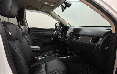 Mitsubishi Outlander III рестайлинг 3, 2018 год, 2 370 000 рублей, 13 фотография