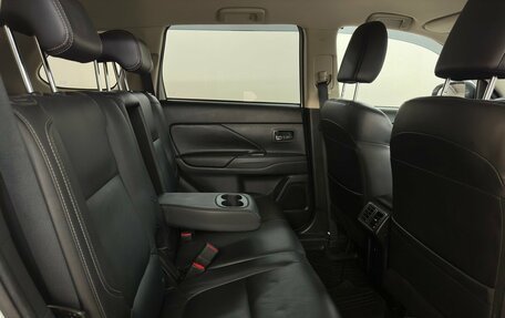 Mitsubishi Outlander III рестайлинг 3, 2018 год, 2 370 000 рублей, 14 фотография