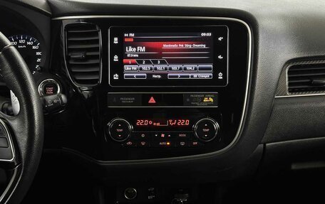 Mitsubishi Outlander III рестайлинг 3, 2018 год, 2 370 000 рублей, 7 фотография
