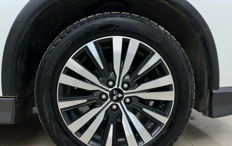 Mitsubishi Outlander III рестайлинг 3, 2018 год, 2 370 000 рублей, 17 фотография