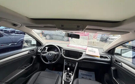 Volkswagen T-Roc I, 2023 год, 1 350 000 рублей, 8 фотография
