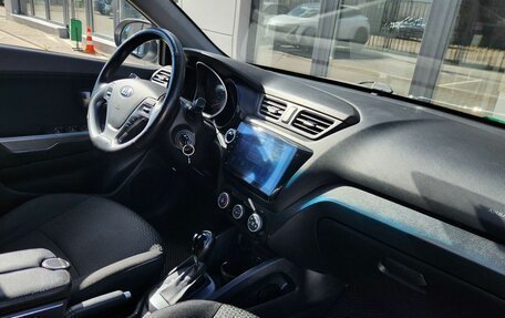 KIA Rio III рестайлинг, 2015 год, 890 000 рублей, 21 фотография