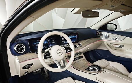 Mercedes-Benz E-Класс, 2019 год, 4 450 000 рублей, 18 фотография