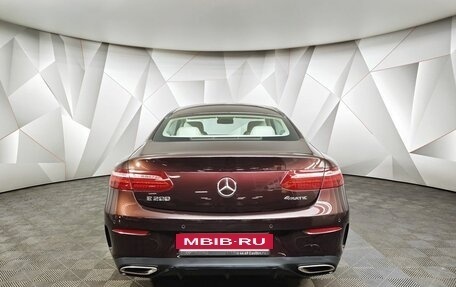 Mercedes-Benz E-Класс, 2019 год, 4 450 000 рублей, 8 фотография