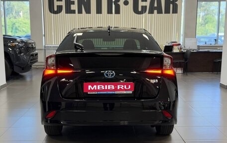 Toyota Prius IV XW50, 2019 год, 1 890 000 рублей, 4 фотография