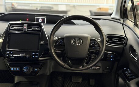 Toyota Prius IV XW50, 2019 год, 1 890 000 рублей, 10 фотография