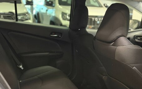 Toyota Prius IV XW50, 2019 год, 1 890 000 рублей, 13 фотография
