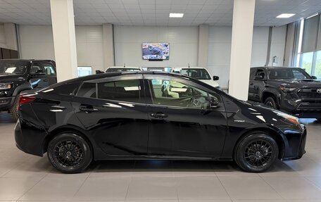 Toyota Prius IV XW50, 2019 год, 1 890 000 рублей, 6 фотография
