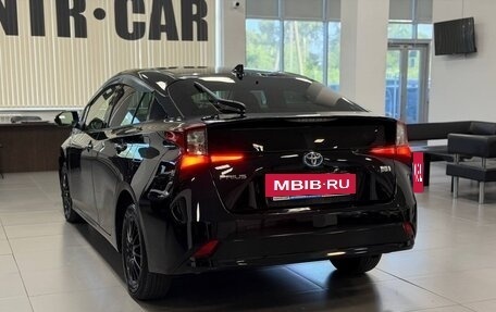 Toyota Prius IV XW50, 2019 год, 1 890 000 рублей, 3 фотография