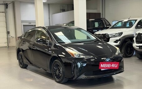 Toyota Prius IV XW50, 2019 год, 1 890 000 рублей, 7 фотография