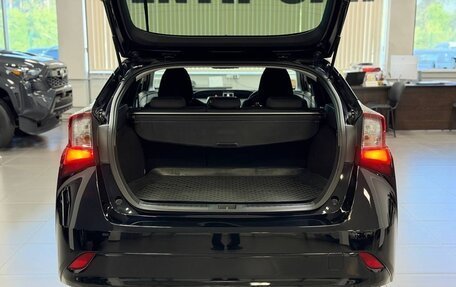 Toyota Prius IV XW50, 2019 год, 1 890 000 рублей, 15 фотография
