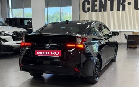 Toyota Prius IV XW50, 2019 год, 1 890 000 рублей, 5 фотография
