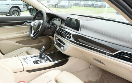 BMW 7 серия, 2016 год, 3 490 000 рублей, 10 фотография