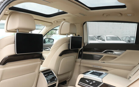BMW 7 серия, 2016 год, 3 490 000 рублей, 27 фотография