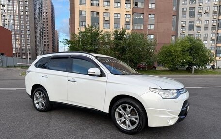 Mitsubishi Outlander III рестайлинг 3, 2013 год, 1 650 000 рублей, 4 фотография