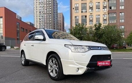 Mitsubishi Outlander III рестайлинг 3, 2013 год, 1 650 000 рублей, 3 фотография