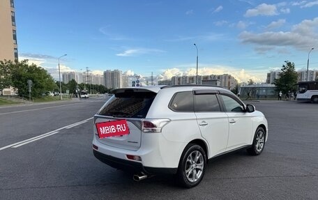 Mitsubishi Outlander III рестайлинг 3, 2013 год, 1 650 000 рублей, 5 фотография