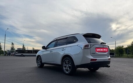 Mitsubishi Outlander III рестайлинг 3, 2013 год, 1 650 000 рублей, 7 фотография