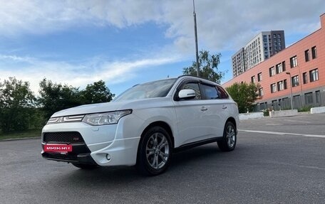 Mitsubishi Outlander III рестайлинг 3, 2013 год, 1 650 000 рублей, 6 фотография