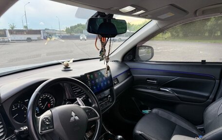 Mitsubishi Outlander III рестайлинг 3, 2013 год, 1 650 000 рублей, 10 фотография