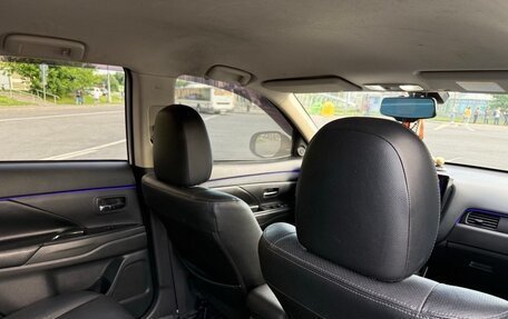 Mitsubishi Outlander III рестайлинг 3, 2013 год, 1 650 000 рублей, 11 фотография