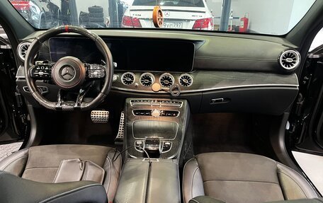 Mercedes-Benz E-Класс, 2017 год, 3 300 000 рублей, 4 фотография