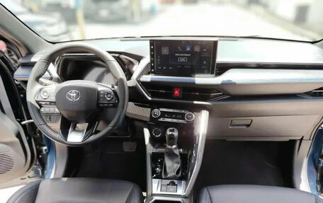 Toyota Yaris Cross, 2024 год, 2 300 000 рублей, 10 фотография