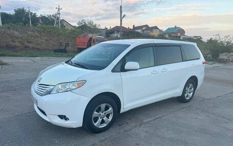 Toyota Sienna III, 2011 год, 2 050 000 рублей, 2 фотография