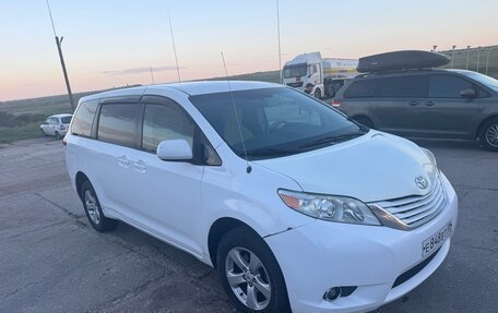 Toyota Sienna III, 2011 год, 2 050 000 рублей, 5 фотография