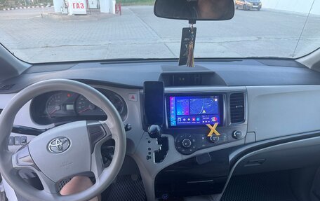 Toyota Sienna III, 2011 год, 2 050 000 рублей, 9 фотография