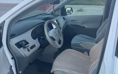 Toyota Sienna III, 2011 год, 2 050 000 рублей, 6 фотография