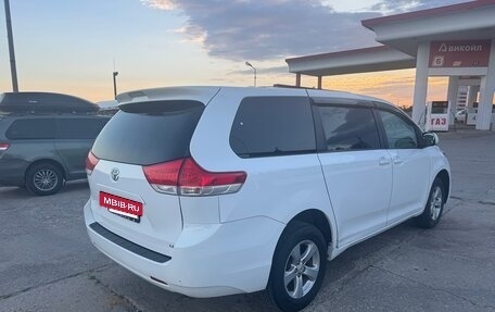 Toyota Sienna III, 2011 год, 2 050 000 рублей, 4 фотография