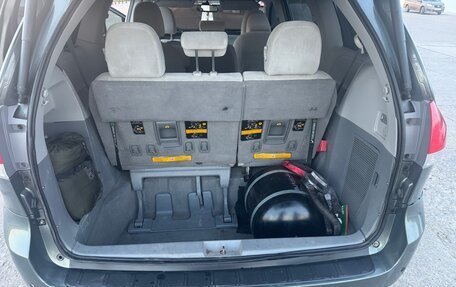 Toyota Sienna III, 2011 год, 2 050 000 рублей, 11 фотография