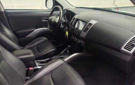 Mitsubishi Outlander III рестайлинг 3, 2011 год, 1 315 000 рублей, 9 фотография
