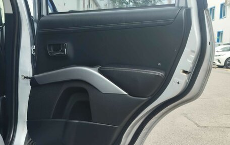 Mitsubishi Outlander III рестайлинг 3, 2011 год, 1 315 000 рублей, 16 фотография