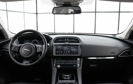 Jaguar F-Pace, 2016 год, 2 390 000 рублей, 12 фотография