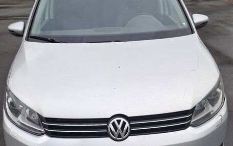 Volkswagen Touran III, 2011 год, 640 000 рублей, 1 фотография