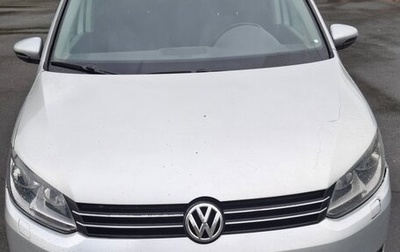 Volkswagen Touran III, 2011 год, 640 000 рублей, 1 фотография